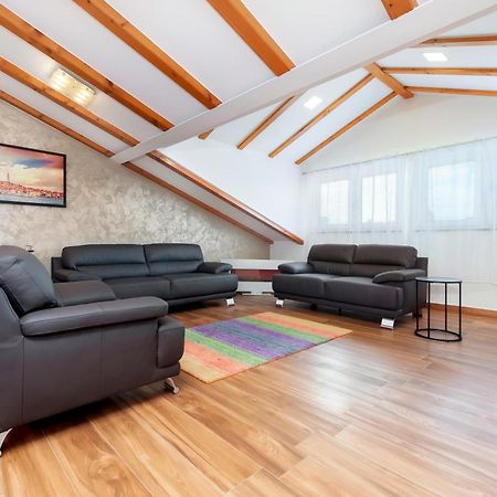 Apartment The Loft Ровінь Екстер'єр фото