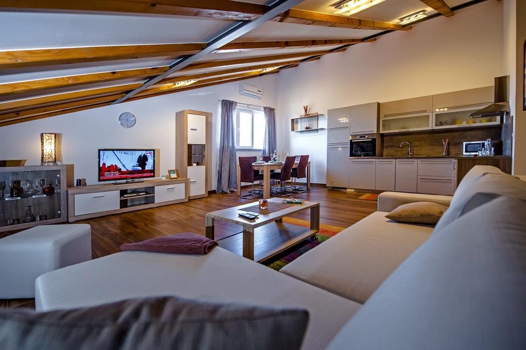 Apartment The Loft Ровінь Екстер'єр фото