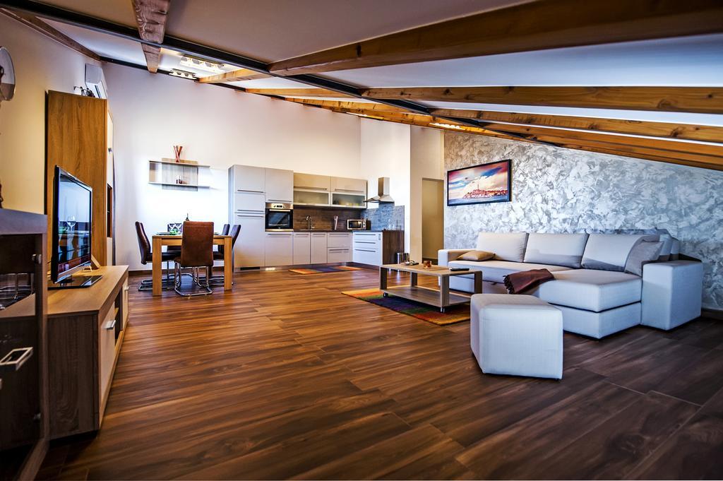 Apartment The Loft Ровінь Екстер'єр фото