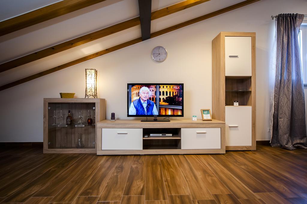 Apartment The Loft Ровінь Екстер'єр фото