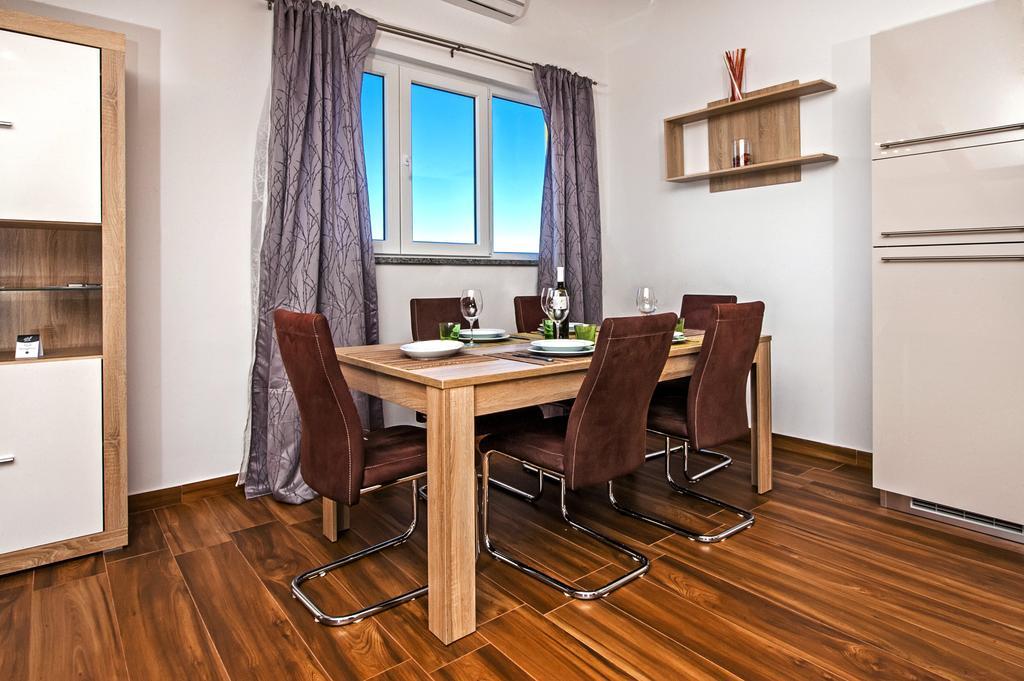 Apartment The Loft Ровінь Екстер'єр фото