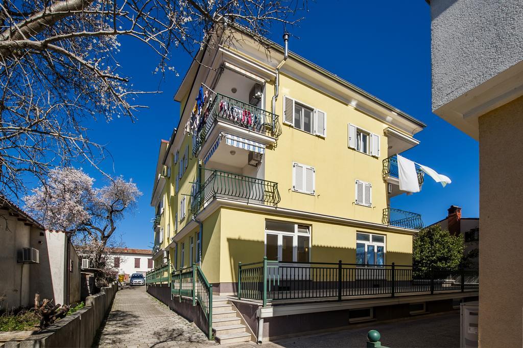 Apartment The Loft Ровінь Екстер'єр фото